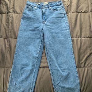 Light Wash Denim Highwaisted Mom Jeans